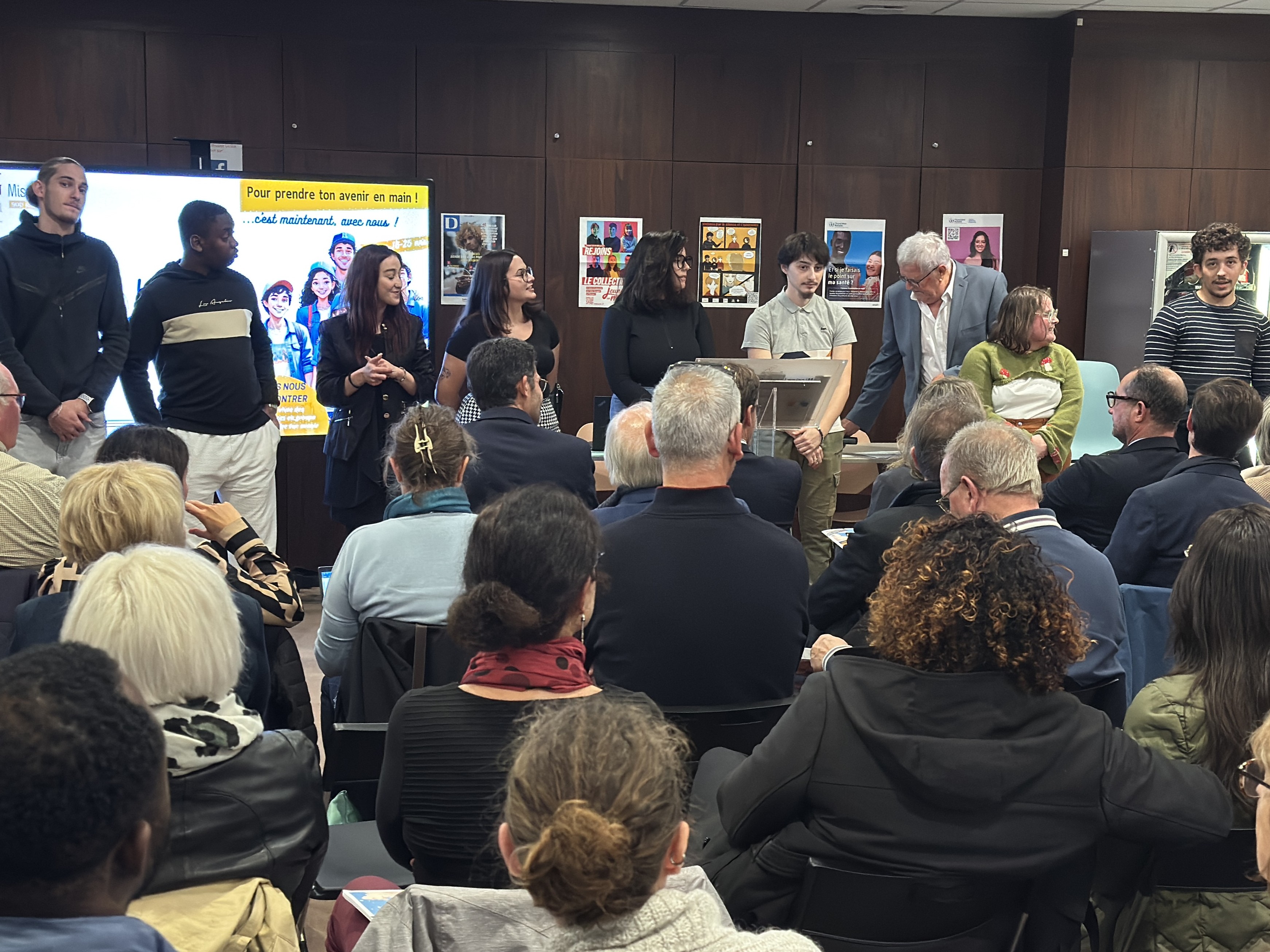 jeunes.jpg (1.46 MB)